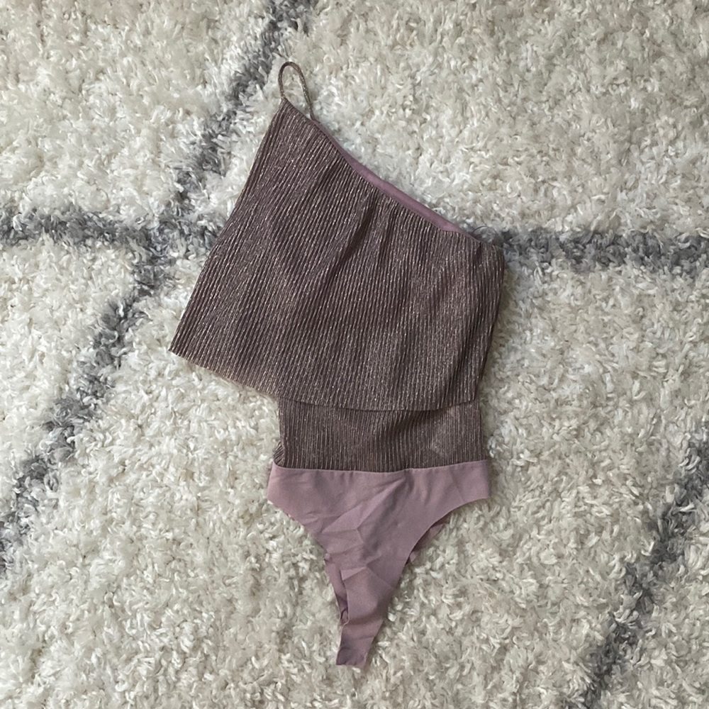 Cute sparkly bodysuit. Never worn.
